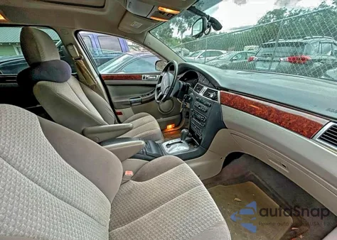 2004 Chrysler Pacifica z USA, uszkodzony, nr VIN 2C8GM68434R345305